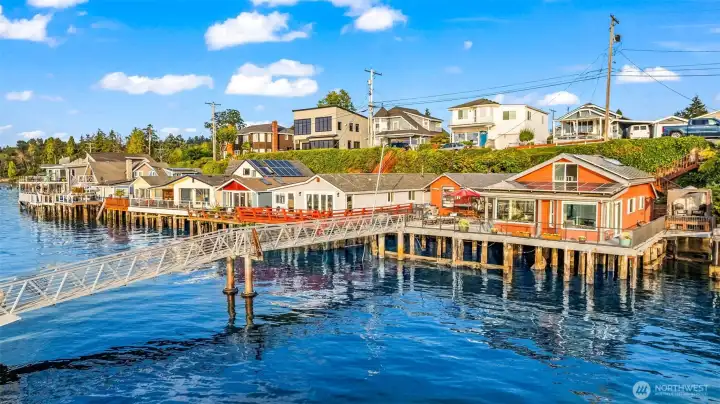 A one-of-a-kind waterfront lifestyle – casual, adventurous, and irreplaceable.