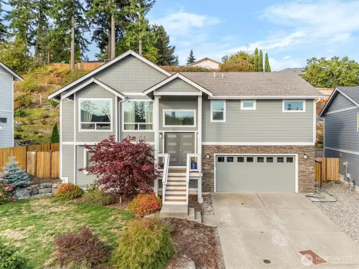 Welcome to 2102 Burrows Ct!