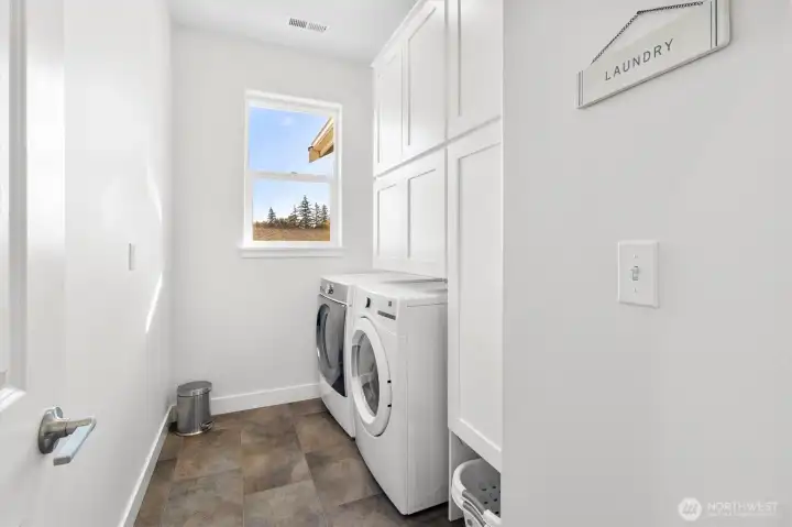Laundry room (washer/dryer negotiable)