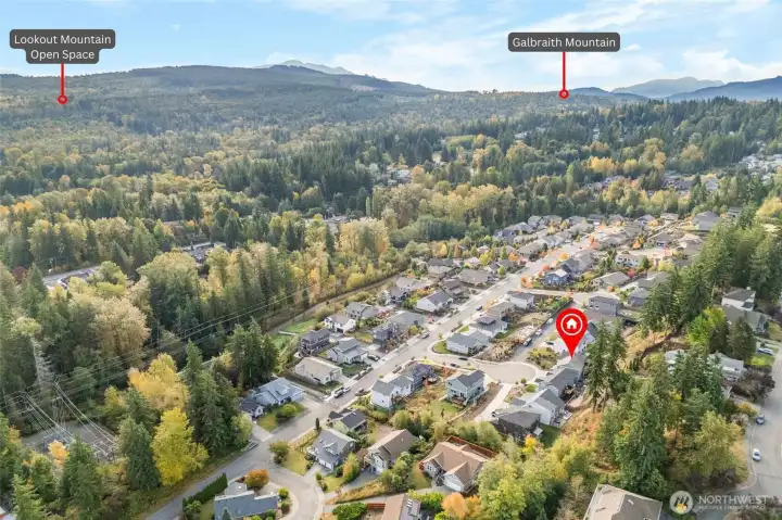 Popular Galbraith Mountain with wast trail system just a few steps or pedal strokes away.  Trails connect right on the edge of neighborhood for a short stroll or longer outings.  Lookout Mountain in the back ground