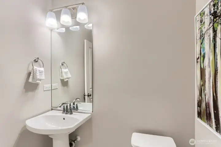 Disclaimer Secondary photos of same floor plan on different lot in different community: Photos are from another Luna, finishes, upgrades, and features may vary.