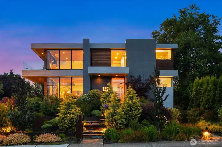 Gorgeous modern home just minutes from vibrant downtown Kirkland