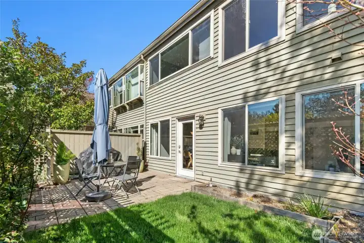 Private sun drenched backyard!