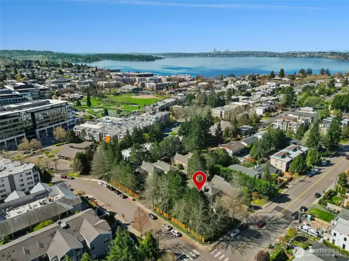 Easy walk to the Kirkland Waterfront