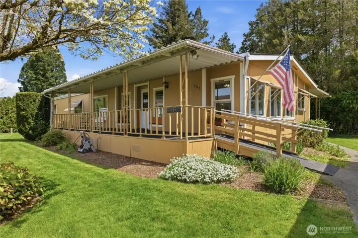 ~Beautifully maintained 1,848 SF home~