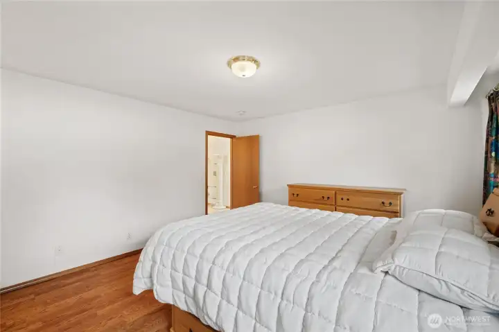 Main Floor: Primary
