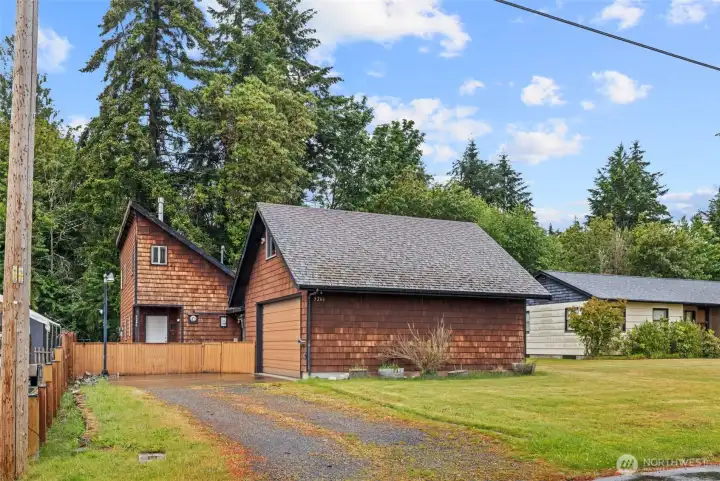 Your Pacific Northwest escape starts here.    Cedar shingles, towering evergreens, and a community packed with waterfront amenities make this Beachcrest property feel like a year-round vacation.