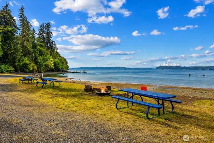 Morning coffee. Boat in the marina. Water just steps away.    Beachcrest's private high-tide marina is one of the community's best-kept secrets. Residents enjoy exclusive access to launch, explore, and experience Puget Sound from their own neighborhood.