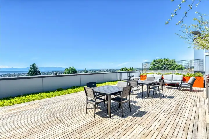 You can even enjoy sunrises and views of the Cascades from the rooftop deck
