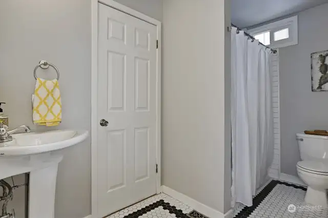 Large Main Floor Bath