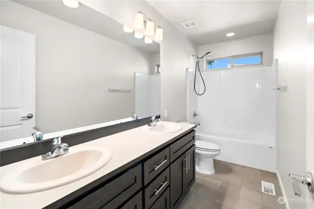 Upstairs Hallway Full Bathroom