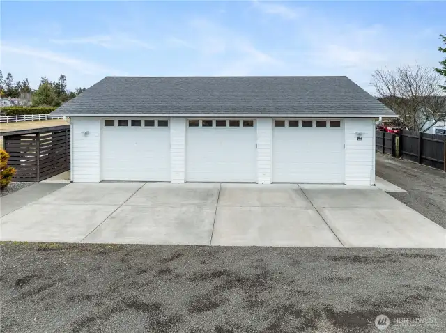 42 x 36 garage with plenty of power, heated, commercial concrete floor coating