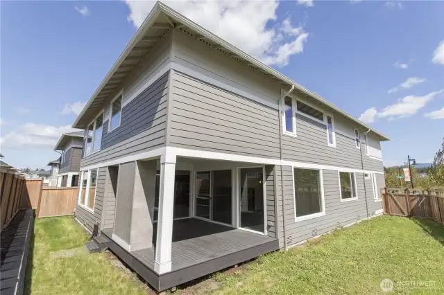 Private & fully-fenced backyard