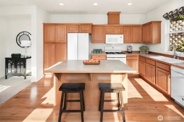 Enjoy ample cabinet space with pull-out drawers and slide-out shelving by ShelfGenie.