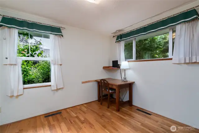 bedroom/office space