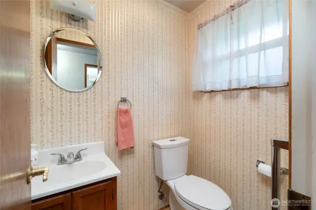 1/2 bath off the entry for guests and easy access