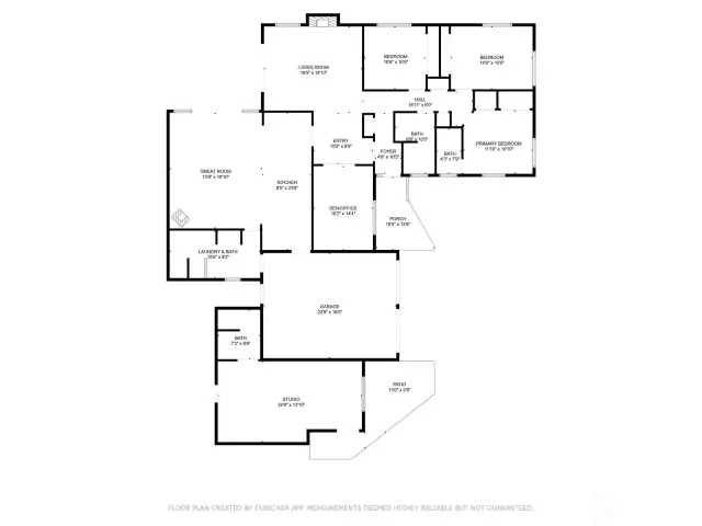 Floorplan with approximate measurements.