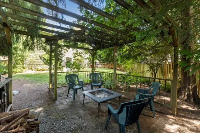 This area was given special attention from the Sellers when created, with the stone path and brick layed down.