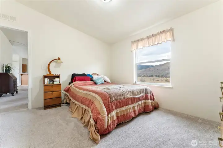Guest bedroom 1.