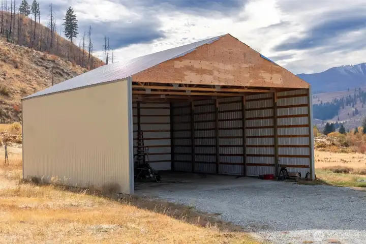 40' x 50' shop, partially finished and ready for your vision.
