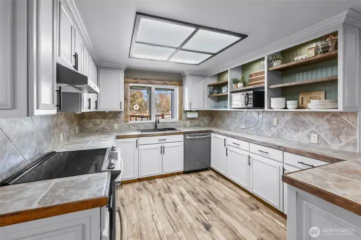 Open kitchen with eat-up seating