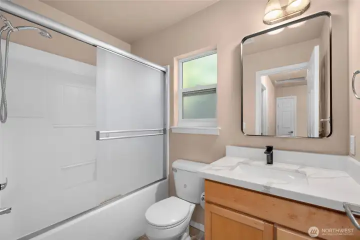 2nd floor bathroom shared by 2 bedrooms
