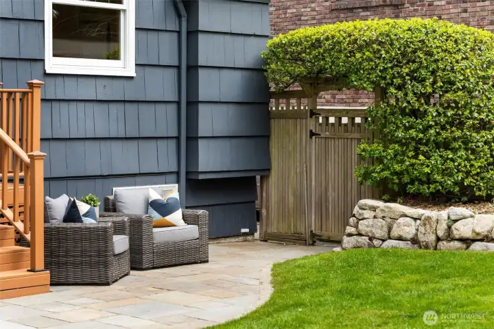 Pennsylvania Blue Stone (Devonian Period) from Marenakos Rock Center