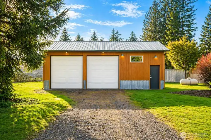 Spacious detached shop Spacious detached shop