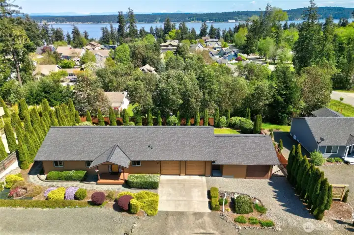 162 N Andrew is located in a quiet neighborhood less than 15 minutes from downtown Port Townsend