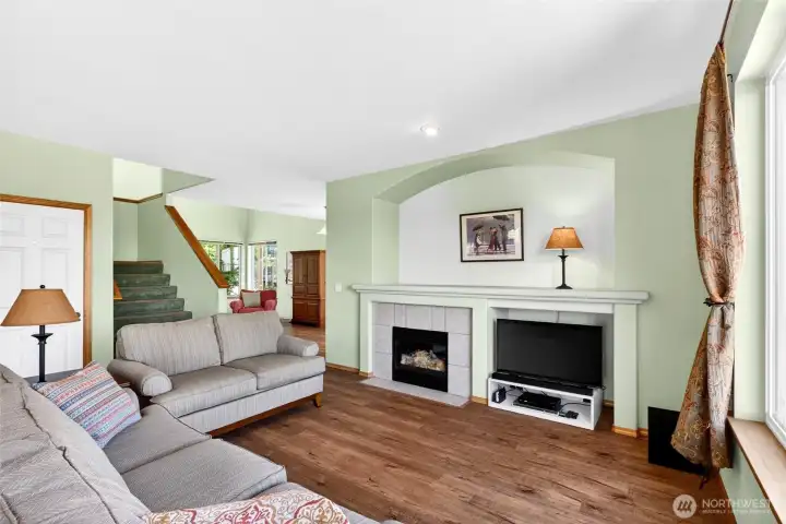 Note the gas fireplace for those cozy winter nights.