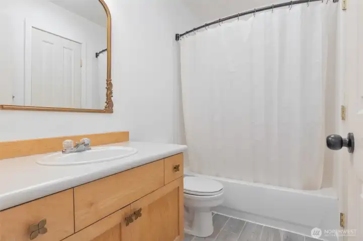 Full Bath upstairs Full Bath upstairs