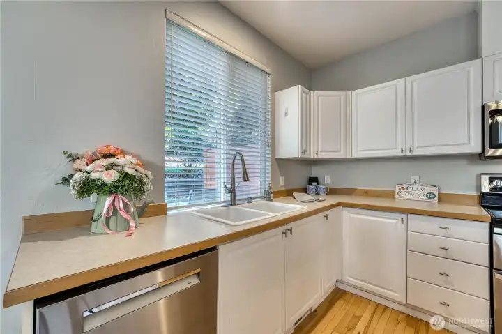 Another view of the kitchen with large window - great for passing through meals inside/outside. Another view of the kitchen with large window - great for passing through meals inside/outside.