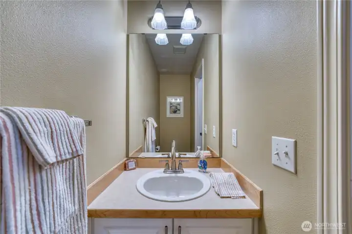 Upper level floor 2 Half bath. Upper level floor 2 Half bath.