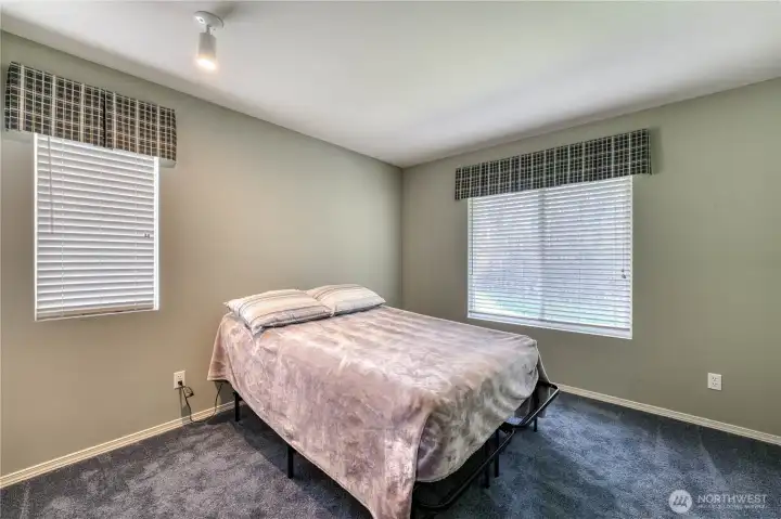 Upper level floor 3 bedroom with both back window and side window. The advantage of the townhouse being an end unit. Upper level floor 3 bedroom with both back window and side window. The advantage of the townhouse being an end unit.