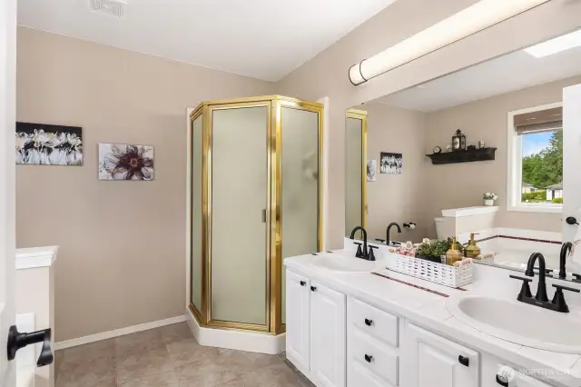 Primary Ensuite Full Bathroom
