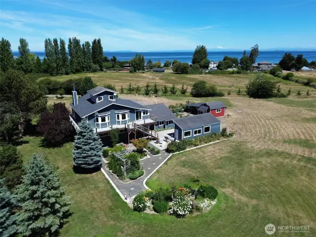 Gorgeous, Fully Fenced 5 Acres
