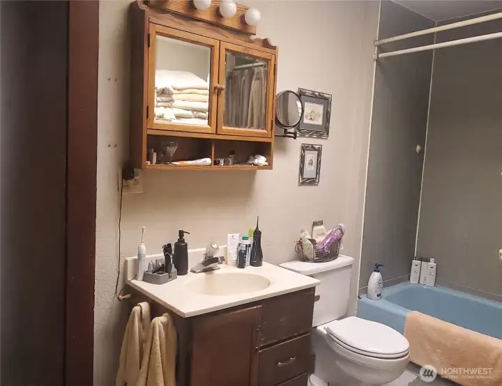 bathroom has access to primary bedroom