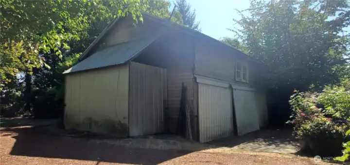 alt garage view