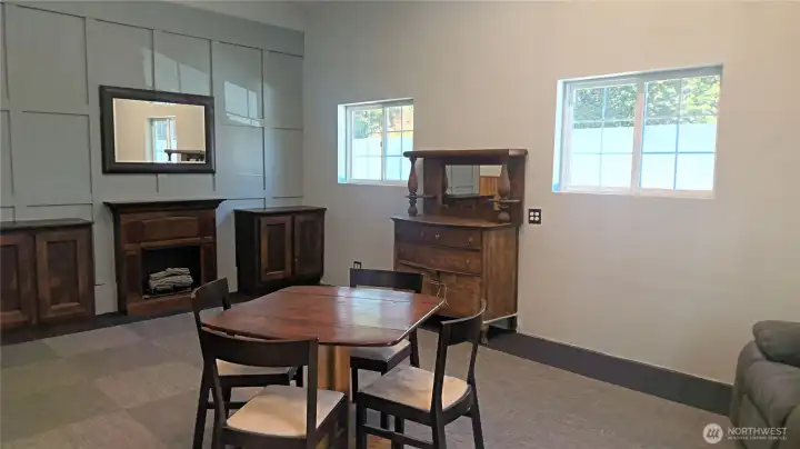 groom's room