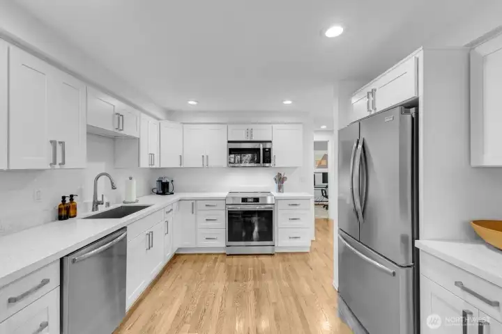 Expansive counter space for cooking!