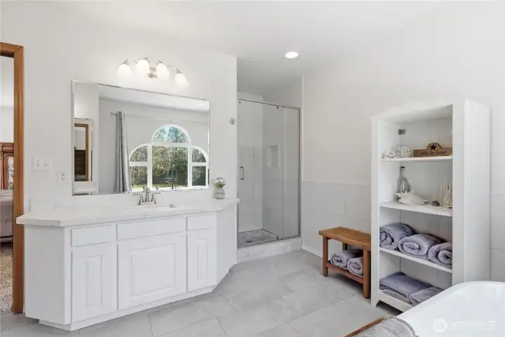 Fully renovated Primary Bath w/ walk-in shower & Soaking Tub