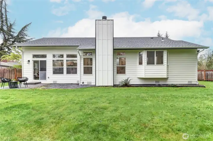 Large level back yard