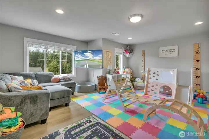 Spacious upstairs bonus room offering flexible living space. Spacious upstairs bonus room offering flexible living space.