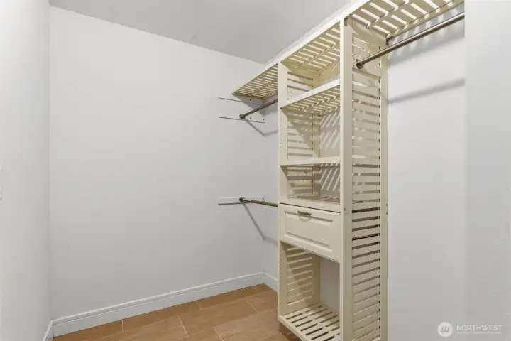Primary bedroom Large Walk-in closet