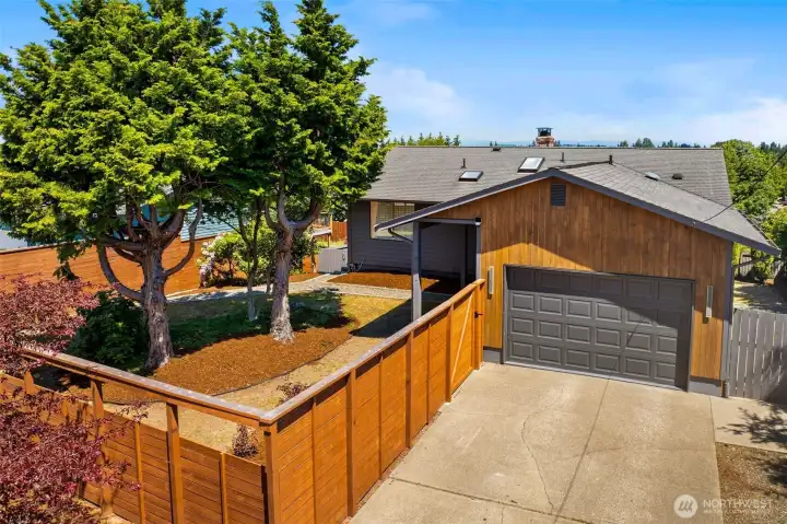 Welcome to North Tacoma! You'll love this completely remodeled, move-in ready home. Welcome to North Tacoma! You'll love this completely remodeled, move-in ready home.