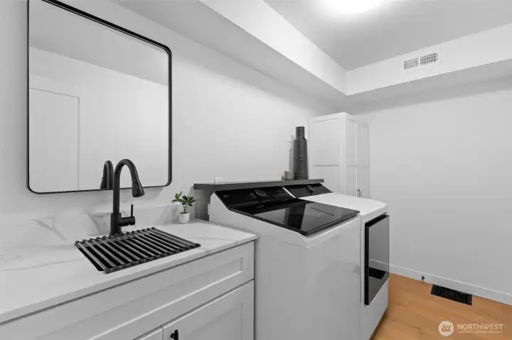Laundry room! Newer washer and dryer convey with the home! Laundry room! Newer washer and dryer convey with the home!