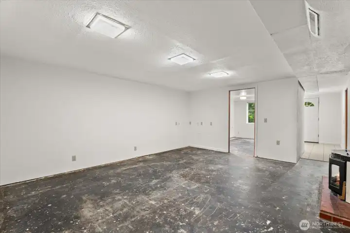 Expansive bonus room offering endless possibilities for recreation, hobbies, work-from-home needs, or additional living space.