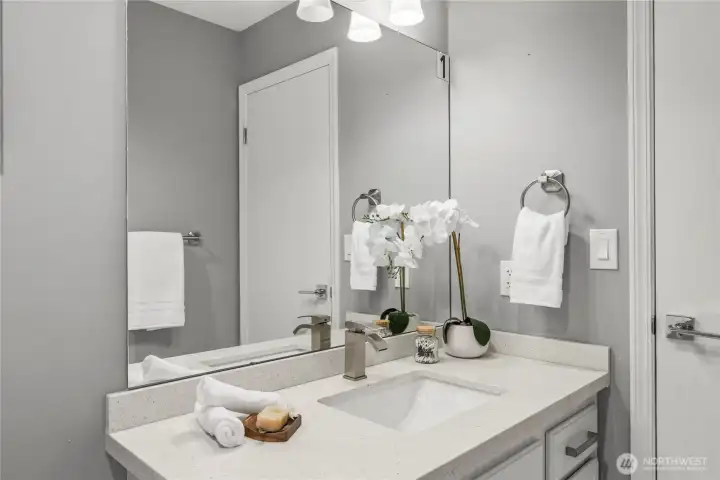 Upstairs full bath. Upstairs full bath.