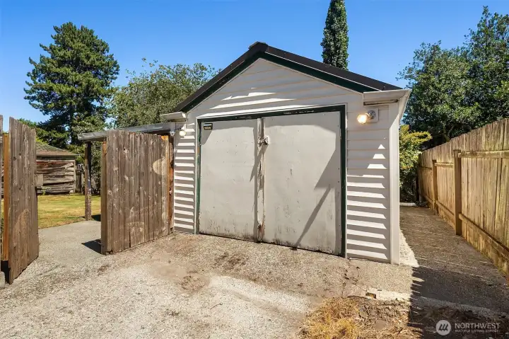 Detached garage.