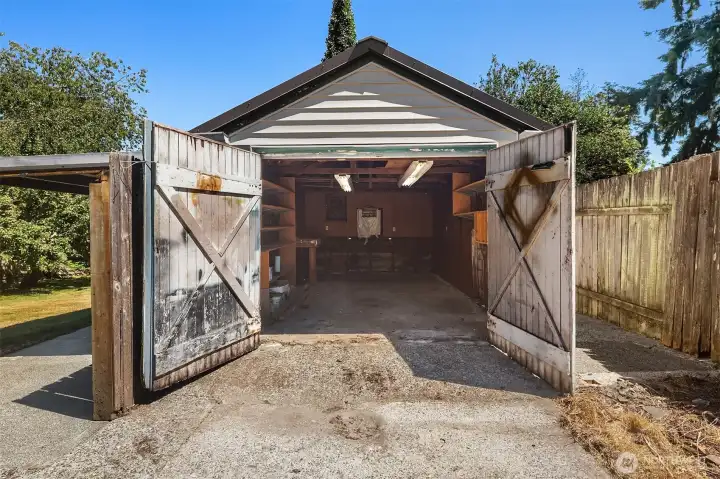 Detached garage.